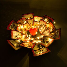 Sevgiliye Hediye Işıklı 24 Fotoğraflı Kalpli Patlayan Kutu