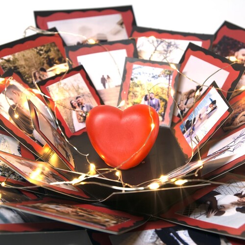 Sevgiliye Hediye Işıklı 24 Fotoğraflı Kalpli Patlayan Kutu