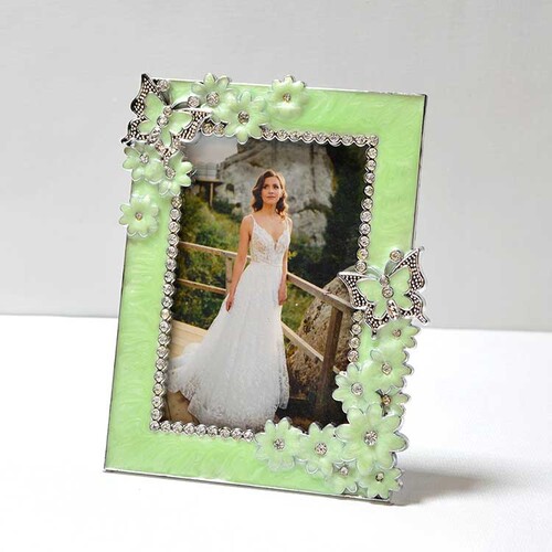 Kişiye Özel Fotoğraflı Kelebek Ve Çiçek Detaylı Yeşil Çerçeve - 15X21