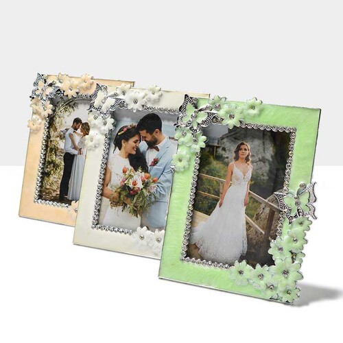 Kişiye Özel Fotoğraflı Kelebek Ve Çiçek Detaylı Yeşil Çerçeve - 15X21