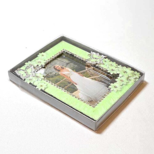Kişiye Özel Fotoğraflı Kelebek Ve Çiçek Detaylı Yeşil Çerçeve - 15X21